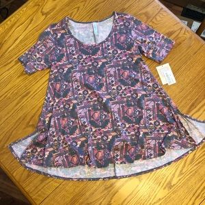 NWT- LuLaRoe “The Perfect Tee” in size XS